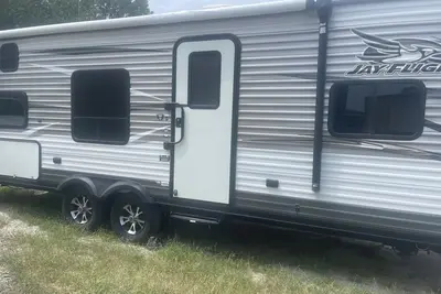 Image de Cozy Camper sleeps 9