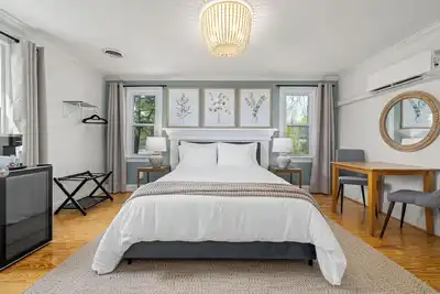 Image de Private 2 Bedroom Suite at Boutique Inn with Hot Tub