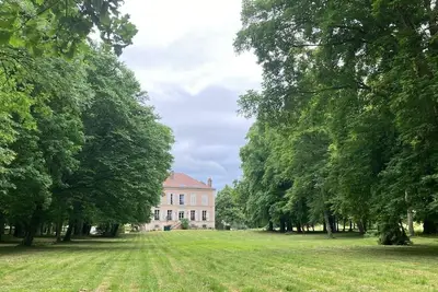 Image de Château de famille avec grande piscine, 1h30 de Paris