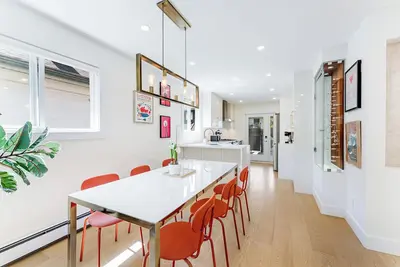 Image de Mid Century Retro 4 Bedroom Home in Central Vancouver