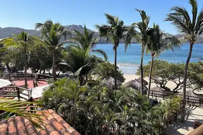 Image de Zihuatanejo Hilton on Playa La Ropa Beachfront Large 2 Br Villa