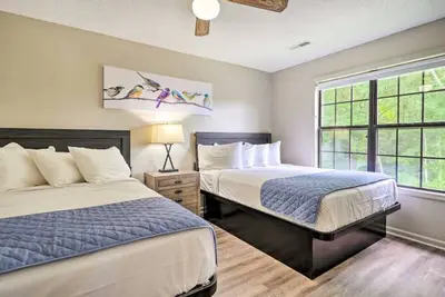 Image de Charming 2-bedroom cabin with Tims For Lake views from your private deck!