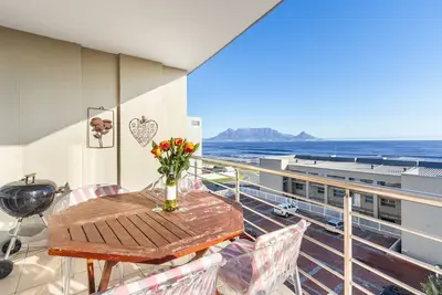 Image de The Waves 302 - Deux Chambres Appartement, Couchages 4