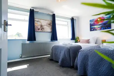 Image de Maison-Classique-Salle de bain partagée-Vue sur la cour