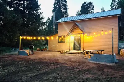 Image de Secluded Cabin On 6 Acres mins. from skiing, lakes and falls\nATV trail access