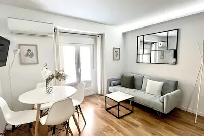 Image de Appartement-Vue ville-Salle de bain et douche