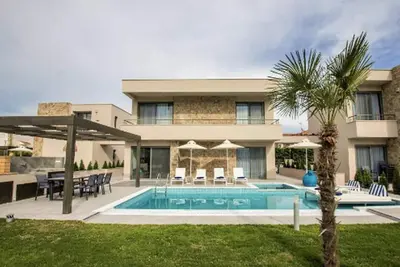 Image de Dazzling Halkidiki Villa | Villa Lothíriel | 3 Bedrooms | Spacious Furnished Sun Terrace | Private Outdoor Pool and Hot Tub | Bbq Facilities and Shaded Outdoor Dining Area | Pefkohori