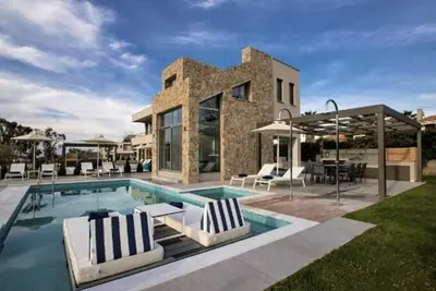 Image de Thrilling Halkidiki Villa | Villa Éomer | 4 Bedrooms | Spacious Furnished Sun Terrace | Private Outdoor Pool and Hot Tub | Bbq Facilities and Shaded Outdoor Dining Area | Pefkohori