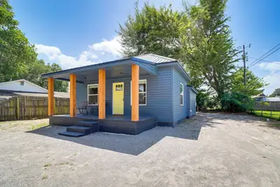 Eufaula Vacation Rental: Walk to Lakeside Beaches!