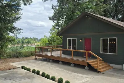 Image de Newly Built River View home with Total Privacy in Salem/McMinnville Wine Country