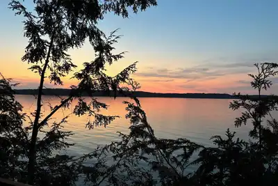 Image de Torch lake waterfront:100 ft of sandy beach, 3-bedroom, 3-bath cottage