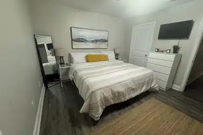 Condo- Walk To At&T Stadium-King Bed-Sleeps 12!