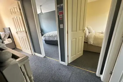 Image de A 3bed house, about 25mins drive to Cheshire Oaks, Uk's largest Designer Outlet
