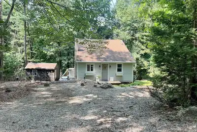 Image de Brimfield Bungalow by the lake close to Sturbridge