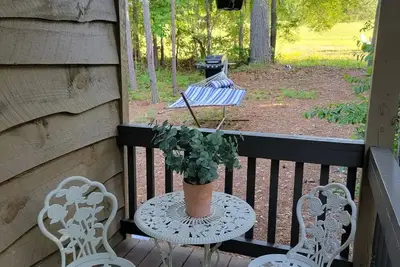 Image de Romantic Cottage Getaway, tucked peacefully in the woods