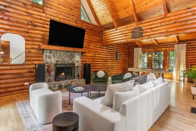 Image de Modern and Luxurious Cabin Retreat, 5 minutes from Cumming City Center