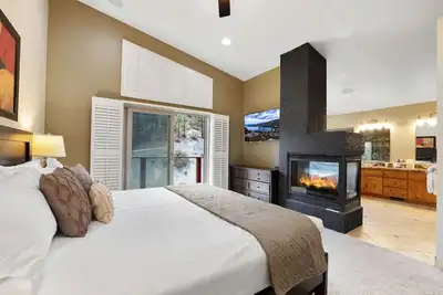 Luxury Home | Heavenly-Chef's Kitchen | Sleeps 8