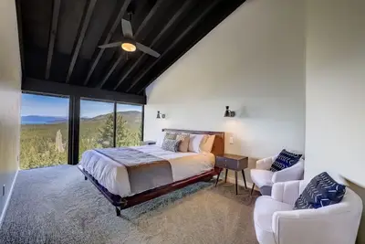 Image de Luxury Estate | Hot Tub & Lake Views | Sleeps 8