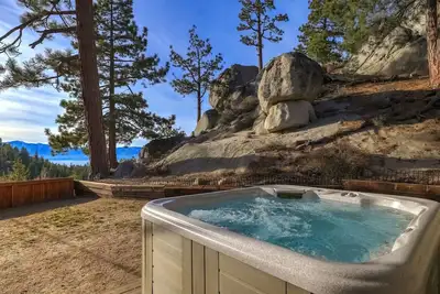 Image de Luxury 4br | Bbq, Hot Tub & Lake Views | Sleeps 8