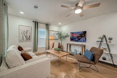 Image de Experience Texas Charm- Entire House, Hi- Speed internet, Gated Property