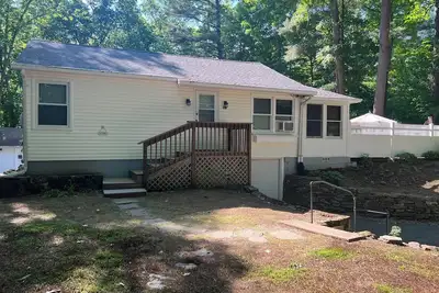 Image de Cheerful 2 bedroom cottage with lake access close to Sturbridge line