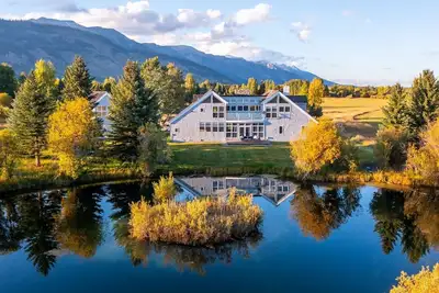 Image de Rmr: Soaring Summits Modern Home in Wilson, Wy