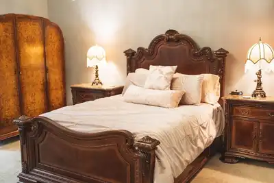 Charming two room grand suite in Historic  antebellum mansion.
