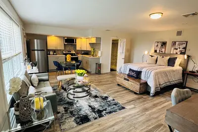 Image de Charming 1-bedroom Studio apartment in Danbury with Terrace