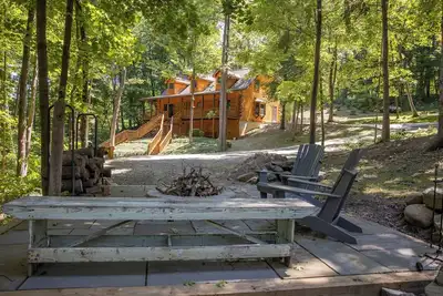 Image de Finger Lakes Lodge overlooking Keuka Lake with 1st floor master bed & bath!