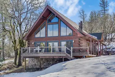Image de Straight From The Heart - Cozy Log Cabin at Hartland Lake Near Lyle