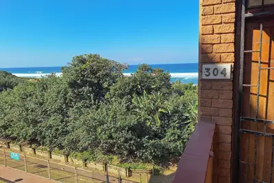 Image de Oceanfront Bliss in Amanzimtoti
