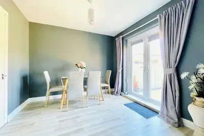 Image de Stunning double bedroom house closer to the sea
