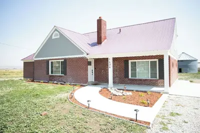 Image de Dayton Diamond- Sleeps 10, Peaceful setting, Game room, Chef's kitchen!