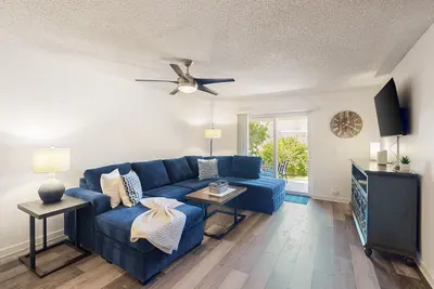 Image de Modern remodeled condo with two patios, pool, and fast internet