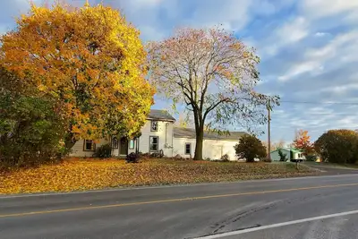 Image de Feel the Country Vibe in this 4-bedroom Farmhouse Inn! Close to Kingston, Pec