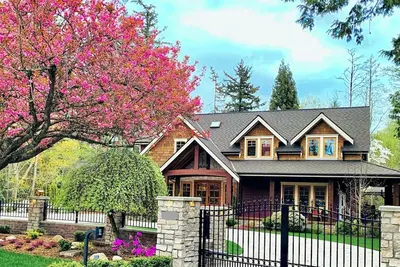 Image de \"Hollywood North\" Gated Estate