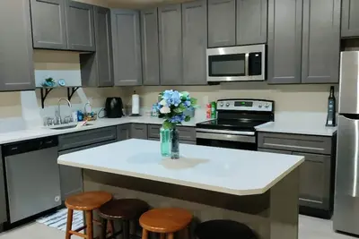 Image de Walk to Whitworth University, close to park, new Pickleball courts, and shopping