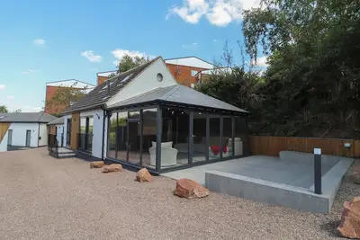 The Hollows, family friendly, with a garden in Hartshill