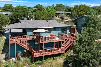 Image de Pine Nest Retreat / Saloon & Scenic Views