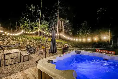 Image de Private Mountain Getaway ~ Hot Tub ~ Fire Pit ~ Bbq ~ Hammock ~ Games!