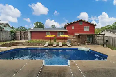 Image de 5 Bedroom Paradise Escape with Huge Pool, Bbq, Arcade and Playset\n\n