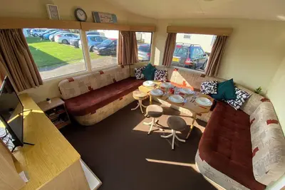 Gc132 - Discover Your Perfect Seaside Escape in Clacton-on-Sea!