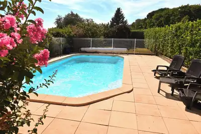Image de Grande Maison Familiale - Calme Absolu - Espaces Prives - Piscine - Spa *
