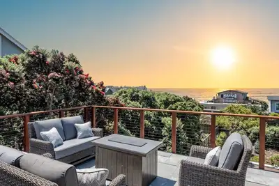 Image de Miramar Oasis! Ocean View, Steps2Beach, Roof Deck, Fire Pit, Coastal Trail