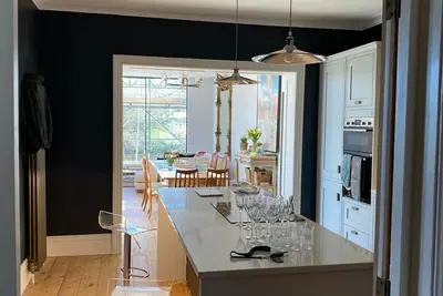 Image de Stunning 6-Bedroom House in Swanage, Minutes from Beach, with Parking and Garden