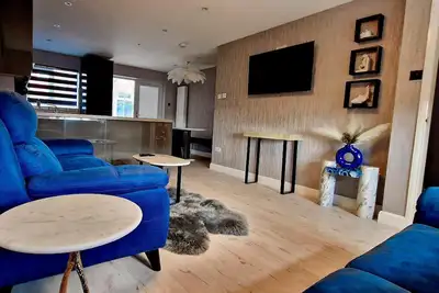 Luxury Liverpool House Near City Centre and Football Stadium