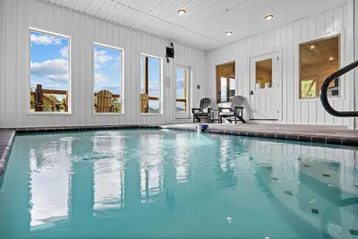 Image de New Build! Beautiful Views, Indoor Heated Pool, Hot Tub, Theater, Game Room