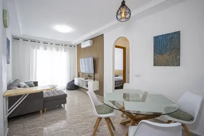 Image de Two-bedroom apartment 600 meters from two city beaches!