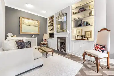 Image de Stunning 3 bedroom, 2. 5 bath terraced house in the Fulham with a private garden
