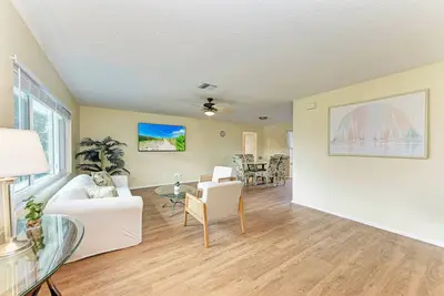 Image de Fabulous house 4 miles to the beach!